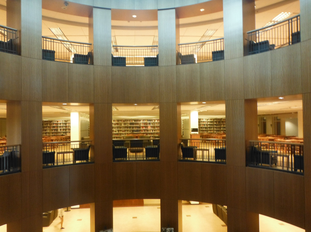 Marlene & Nathan Addlestone Library - College of Charleston-查尔斯顿必去景点