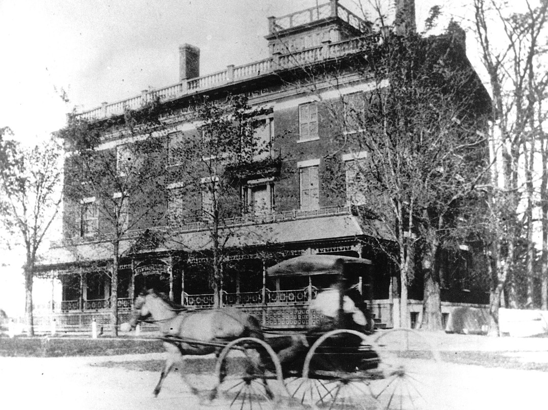 Rogues Harbor Inn主图