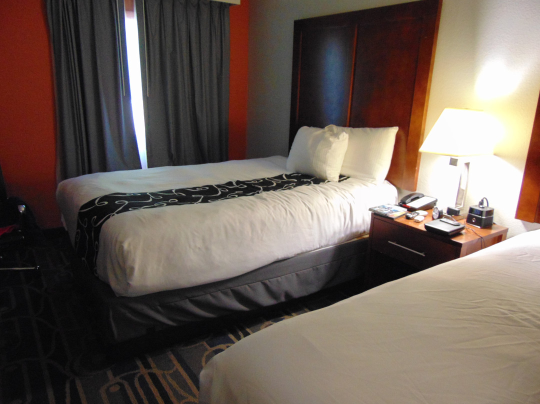 Clarion Pointe Charlottesville主图