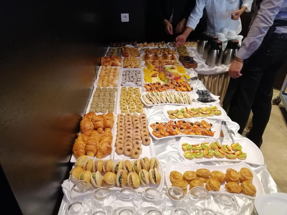 莱克里欧套房酒店主图