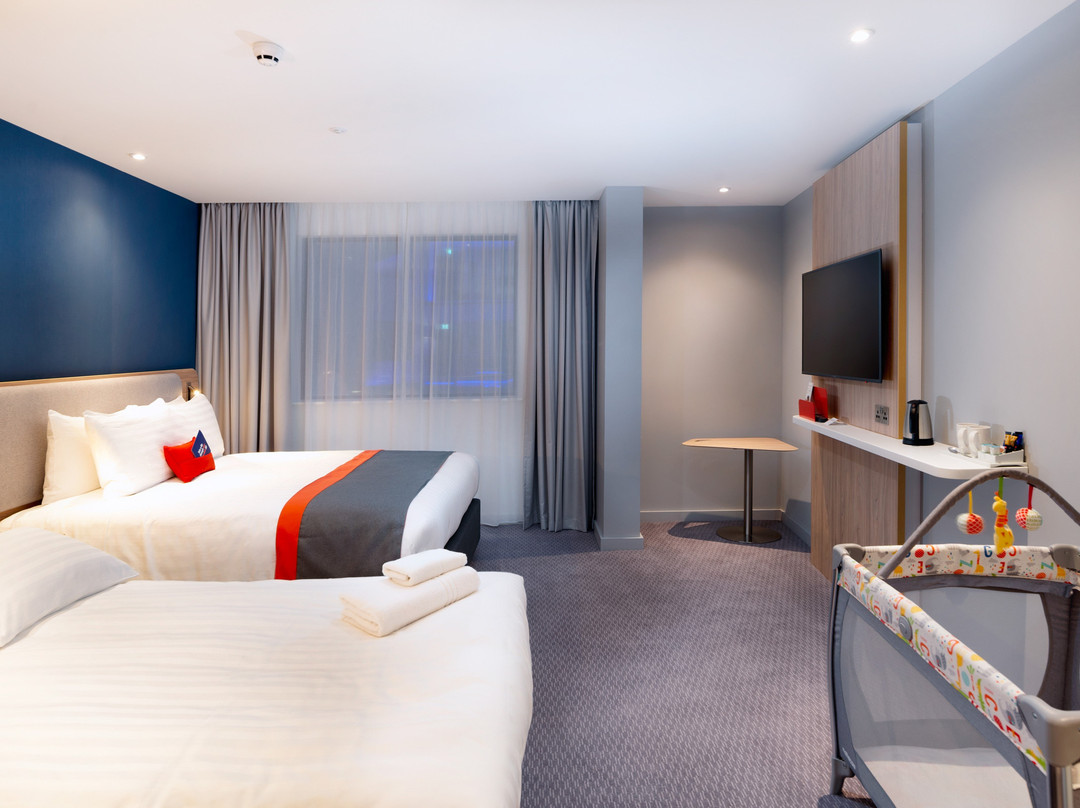 Holiday Inn Express London Heathrow T4主图