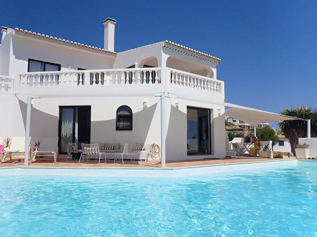 Chicks On Waves主图