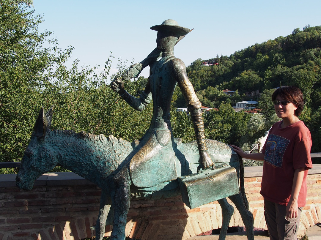 Sculpture "The Doctor on a Donkey"-西格纳吉必去景点
