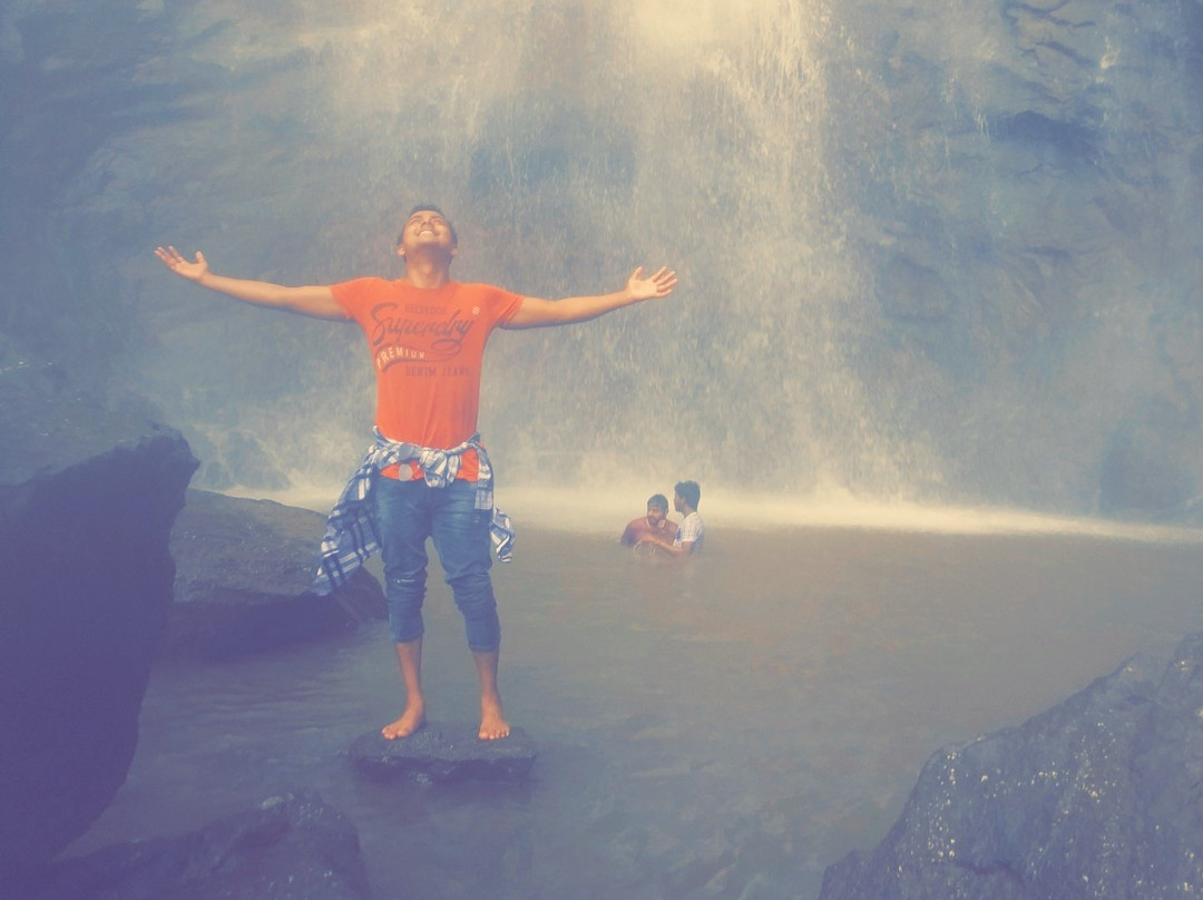 Zenith Waterfall景点图片