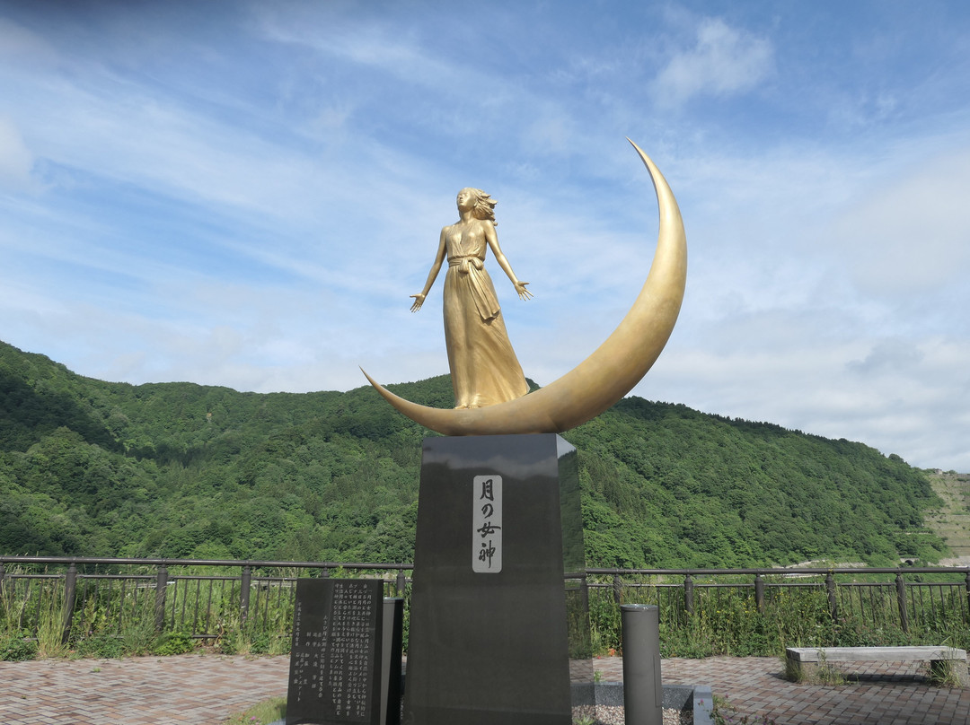 Goddess of The Moon Statue-鹤冈市必去景点