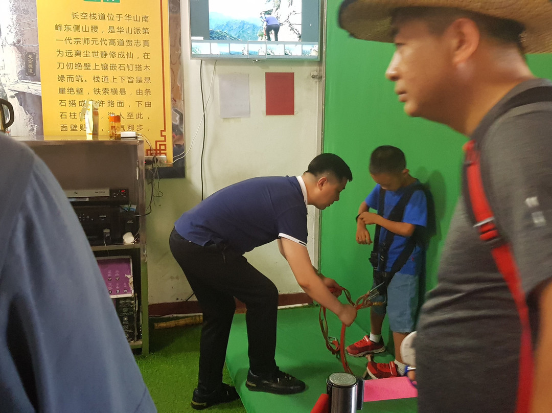 华山长空栈道景点图片