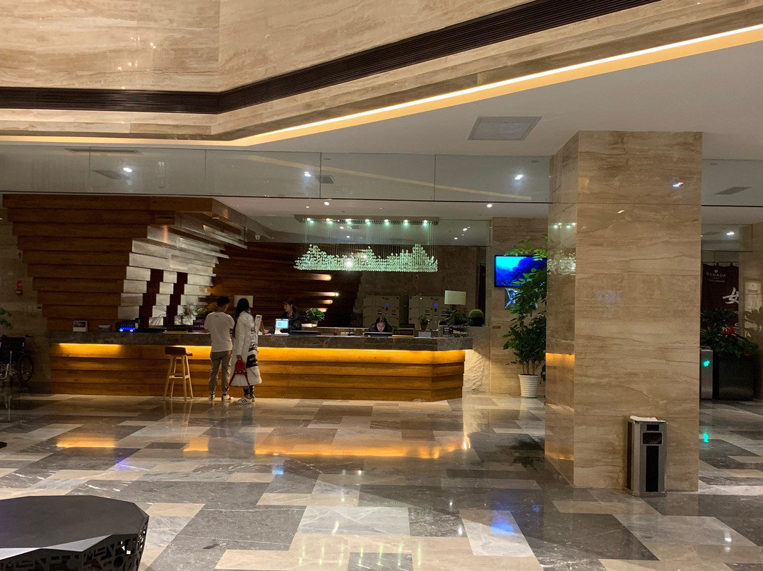 古尔沟华美达温泉度假酒店主图