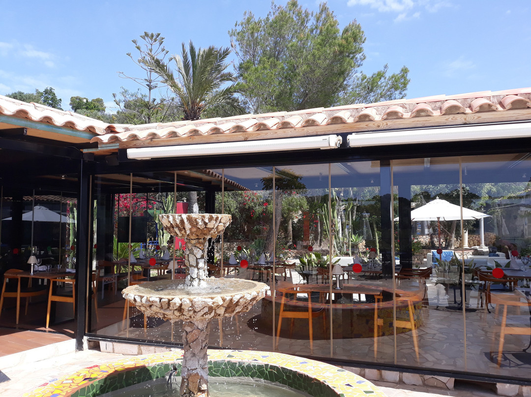 佩蒂特卡拉弗内尔斯酒店主图