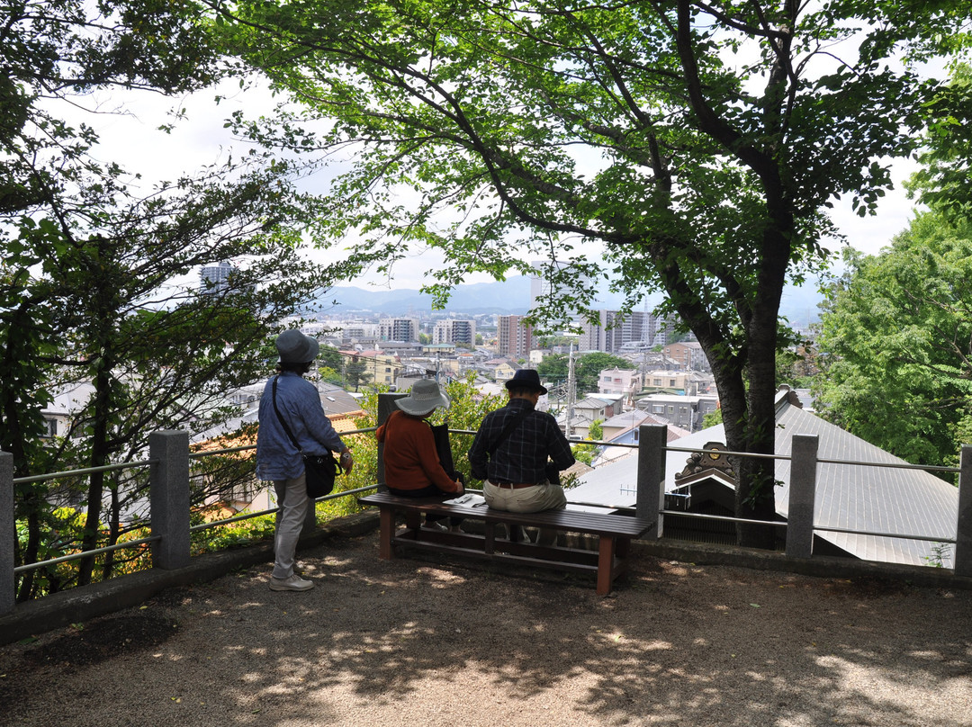 Yayoi Shrine景点图片