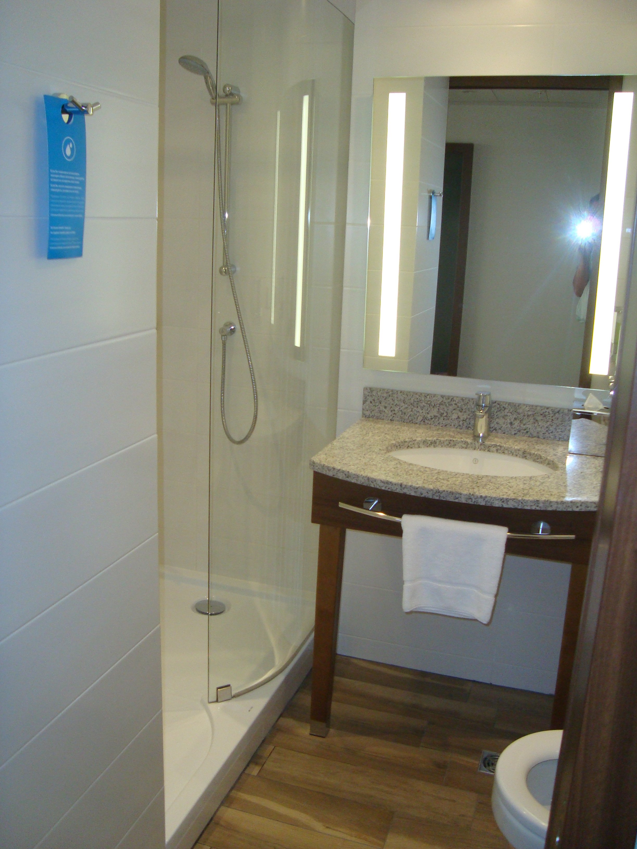 Hampton by Hilton Brest-浴室