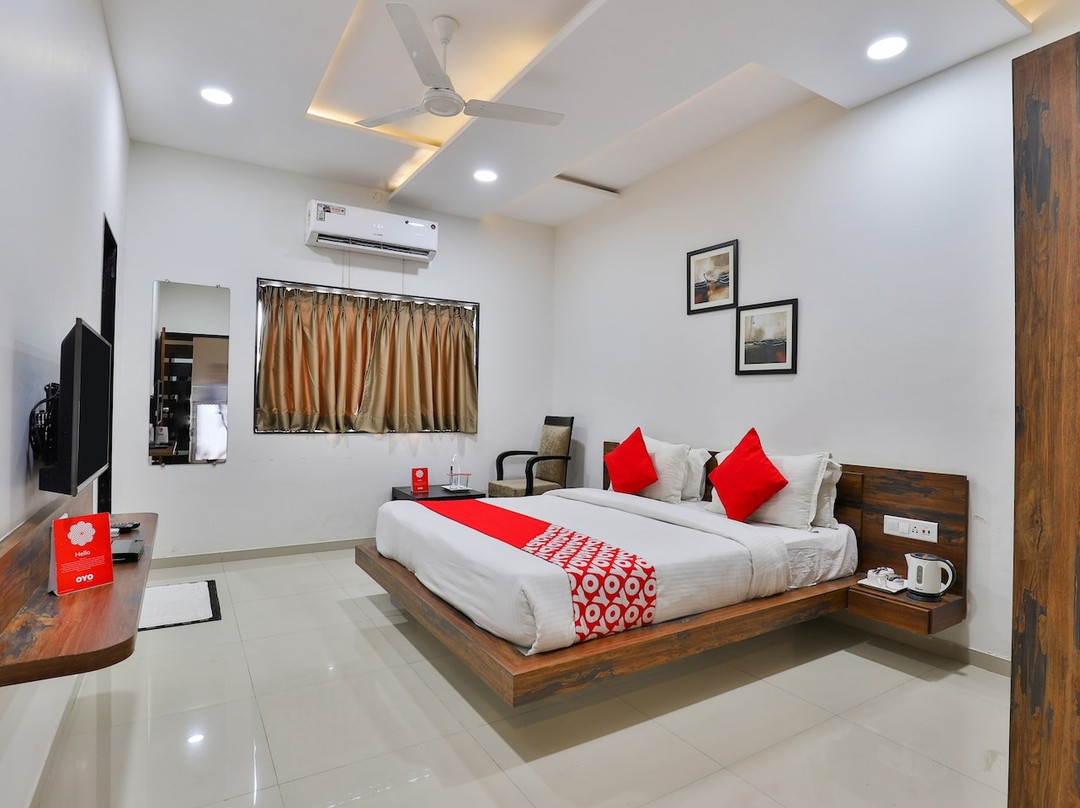 Capital O 18933 The Grand President主图