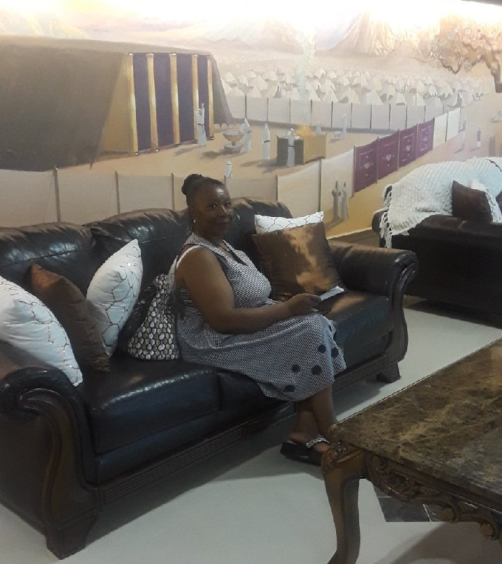 Leslie Hale Teaching Center-塔彭斯普林斯必去景点