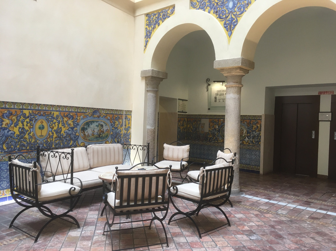 梅里达宫酒店主图