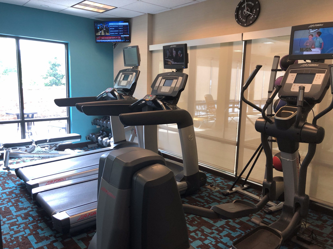 费尔菲尔德客栈&套房酒店主图