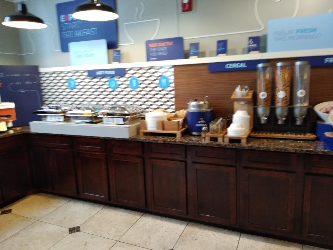 Holiday Inn Express & Suites Detroit-novi By IHG-餐饮