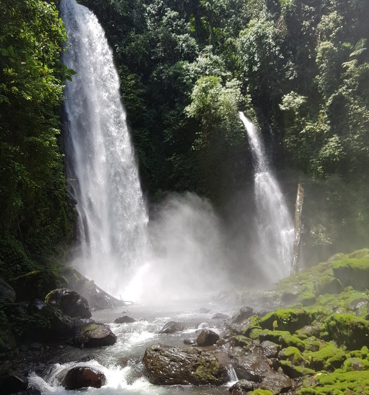 Tekaan Telu Waterfall景点图片