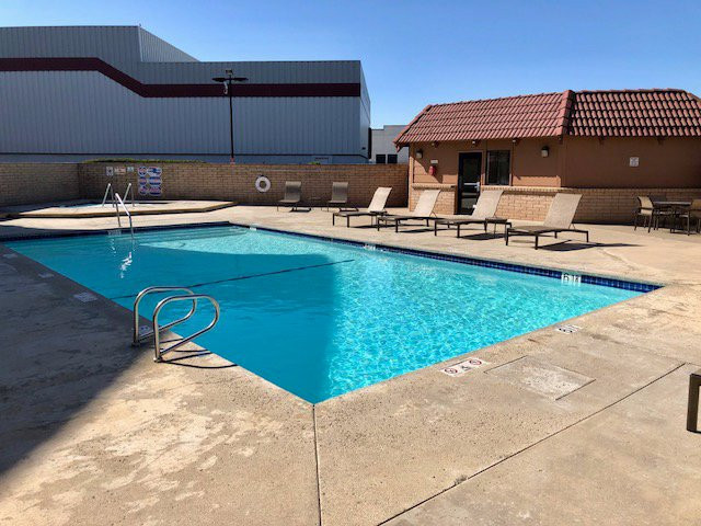 隆波克谷套房酒店主图