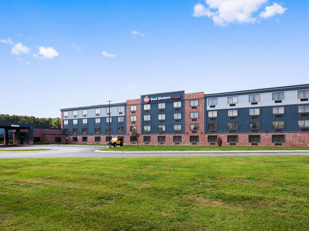 Portage Hotel & Suites主图