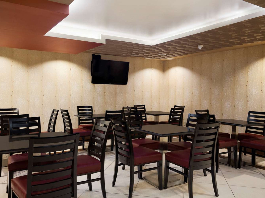 Super 8 by Wyndham Bronx主图