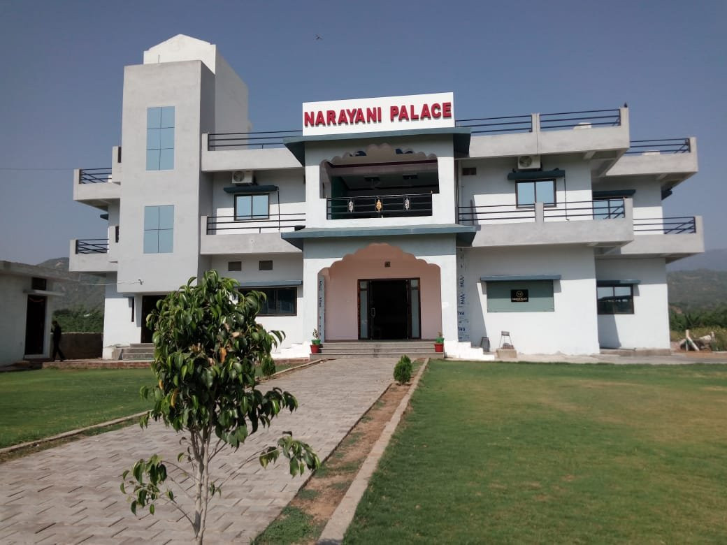 OYO 19758 Hotel Narayani Palace