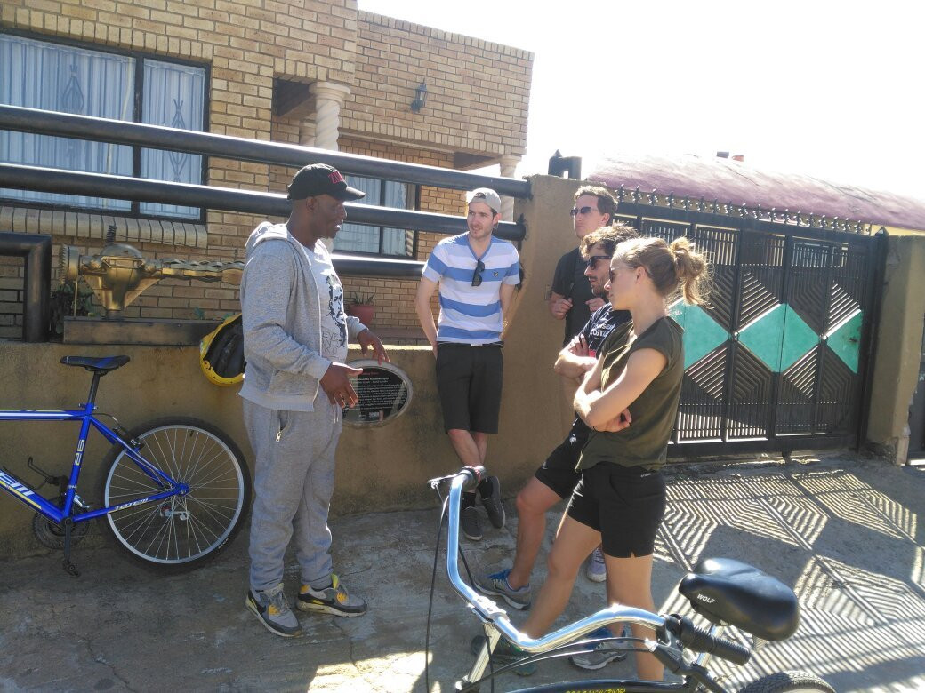 Authentic African Tours and Back Packers主图