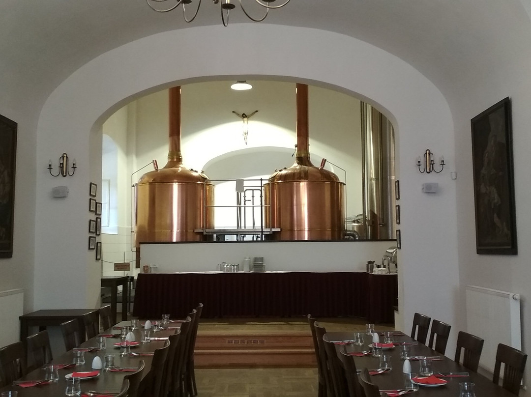 Pacov餐馆和美食-Klasterni restaurace