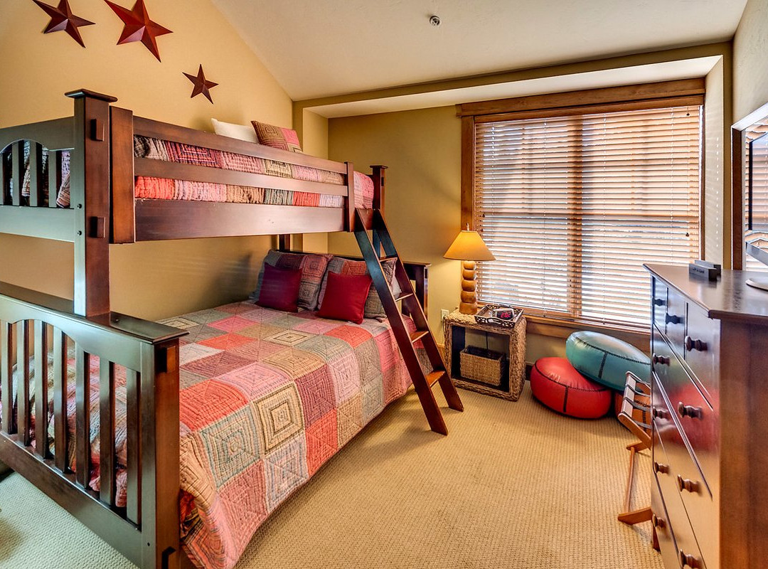 East West Hospitality主图