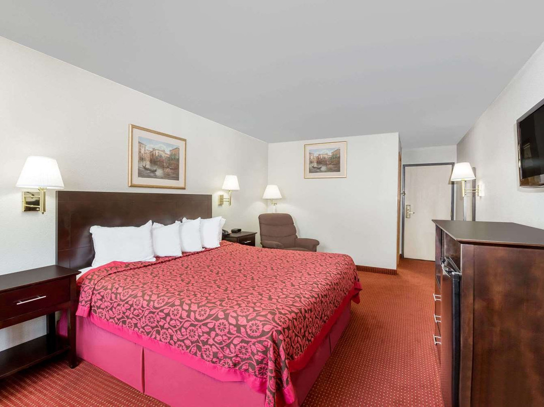 Days Inn and Suites by Wyndham Des Moines Airport主图