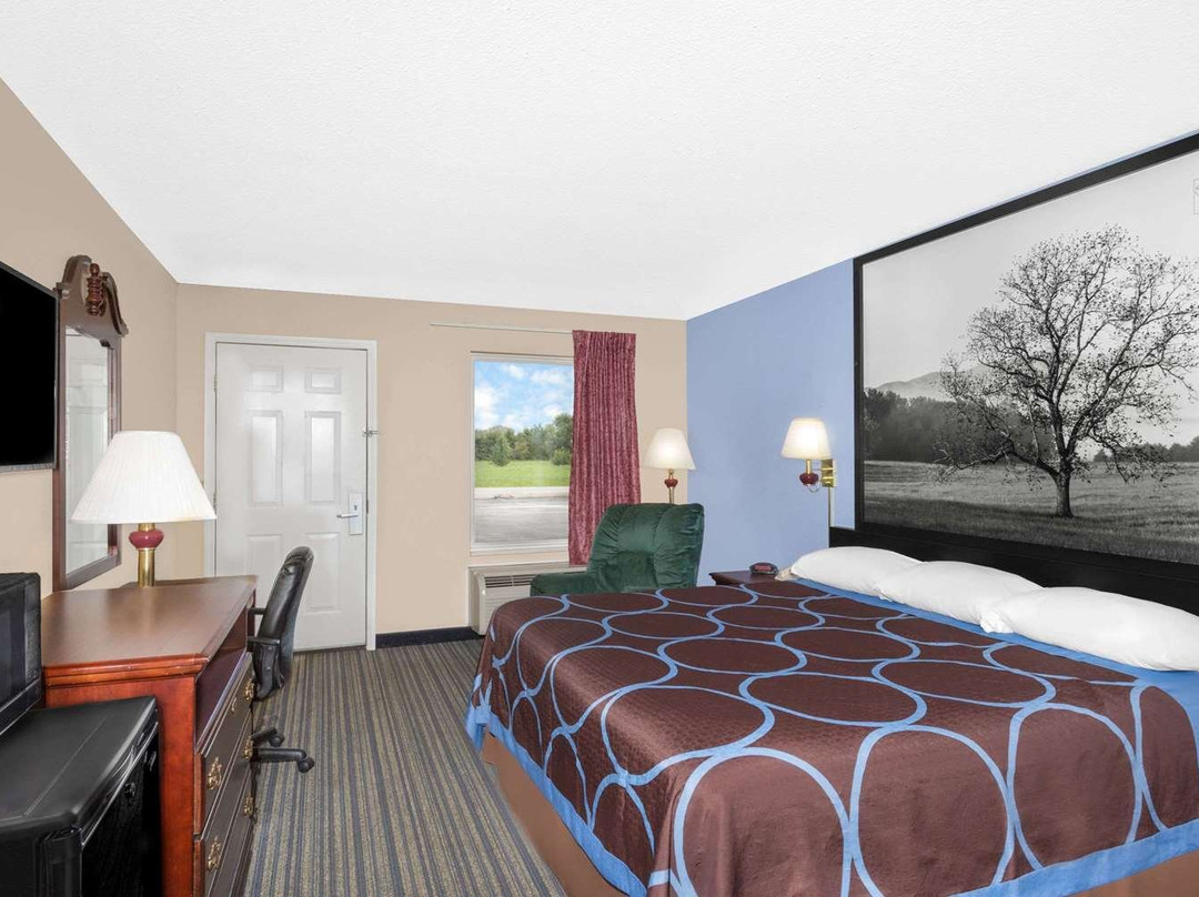 Super 8 by Wyndham Whiteville主图