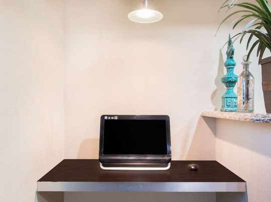 Super 8 by Wyndham Dilley TX主图