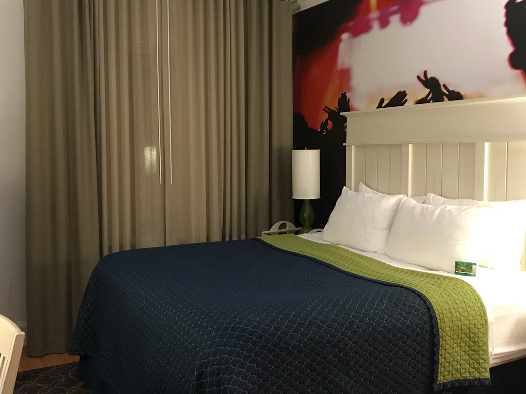 亚特兰大市中心靛蓝酒店主图