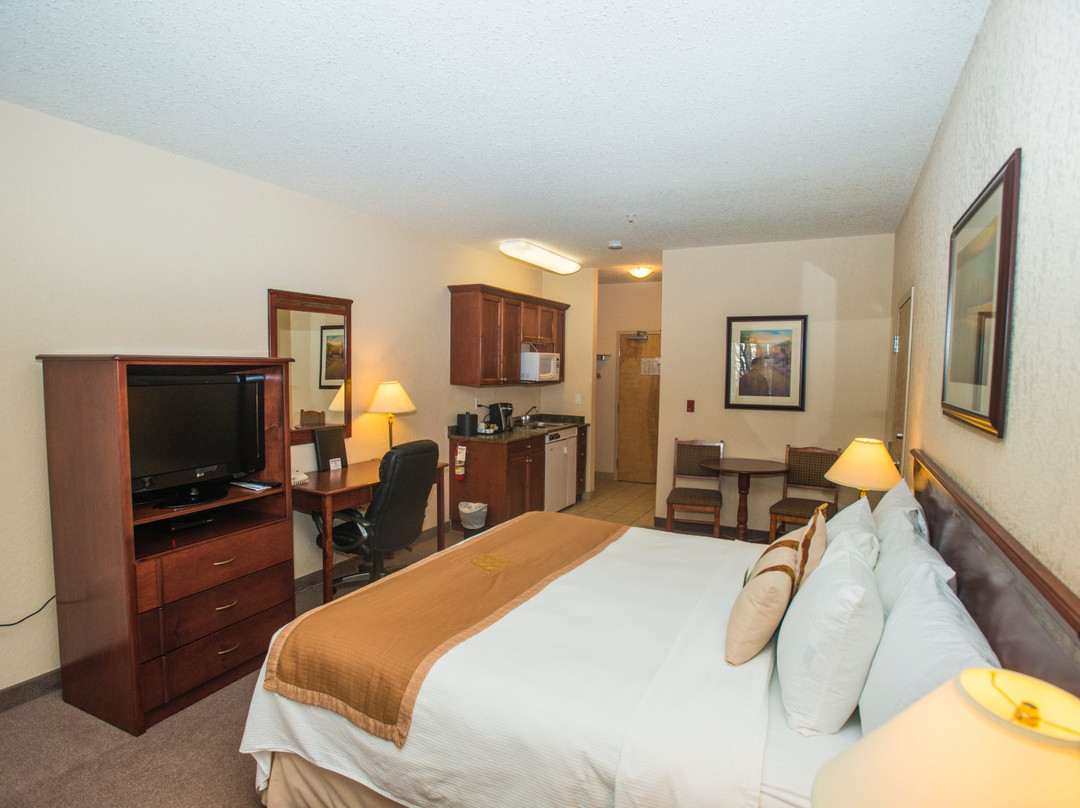 Lakeview Inns & Suites - Chetwynd主图