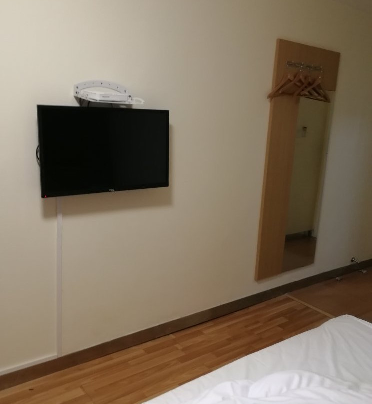 7天连锁酒店(武汉亚贸广场军区总医院地铁站店)主图