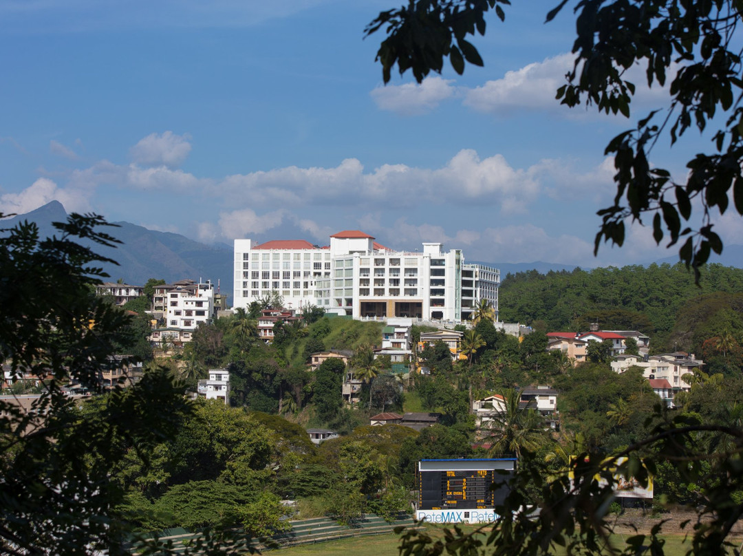 格兰德康提亚酒店主图