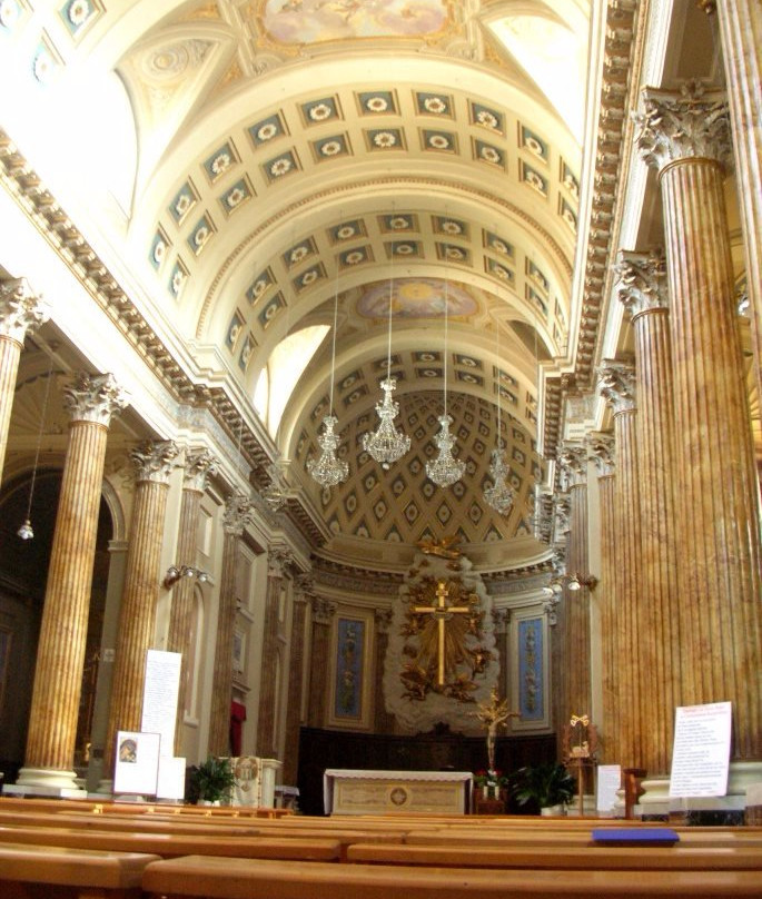 Basilica Collegiata di Santa Croce-Ostra必去景点