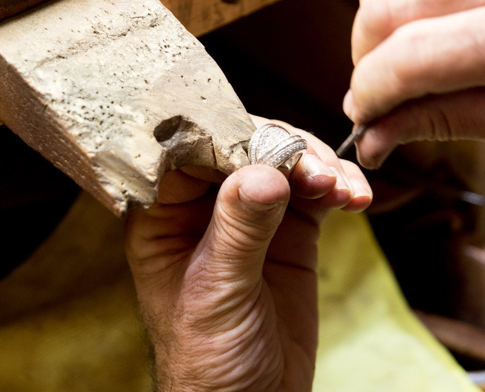 C & R Diamond Jewelers-亨廷顿海滩必去景点