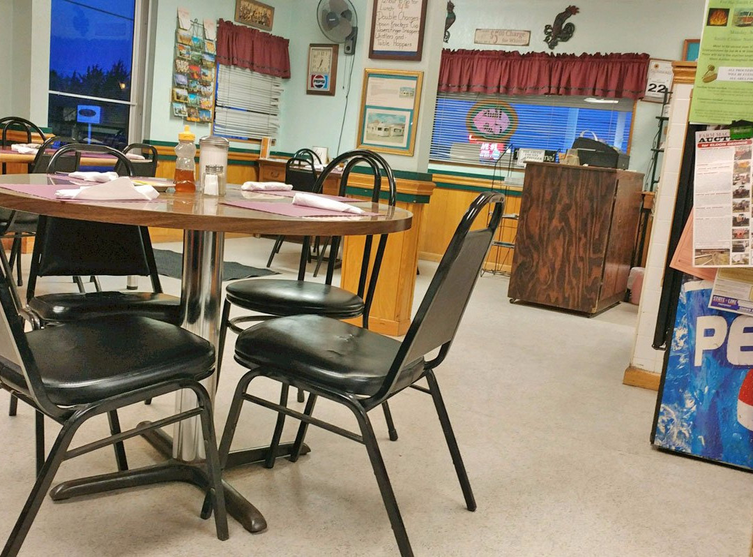 Red Cloud餐馆和美食-Paul's Cafe & Dining Room