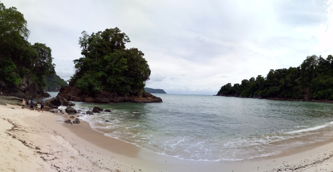 Teluk Hijau Beach-巴纽旺宣必去景点
