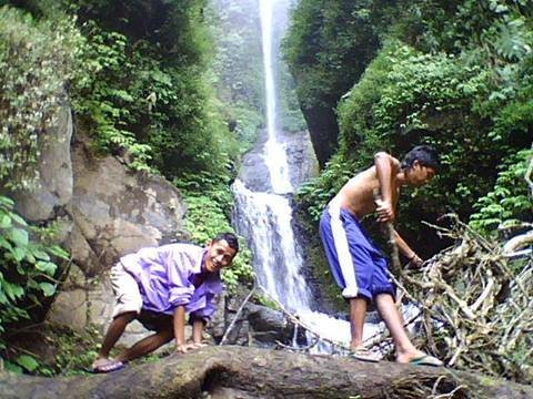 Tancak Waterfalls景点图片