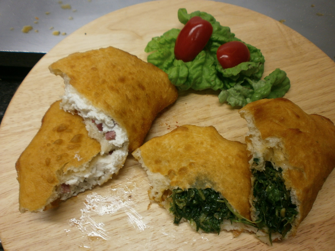 Minturno餐馆和美食-La Nuova Siciliana  Rosticceria Pizzeria