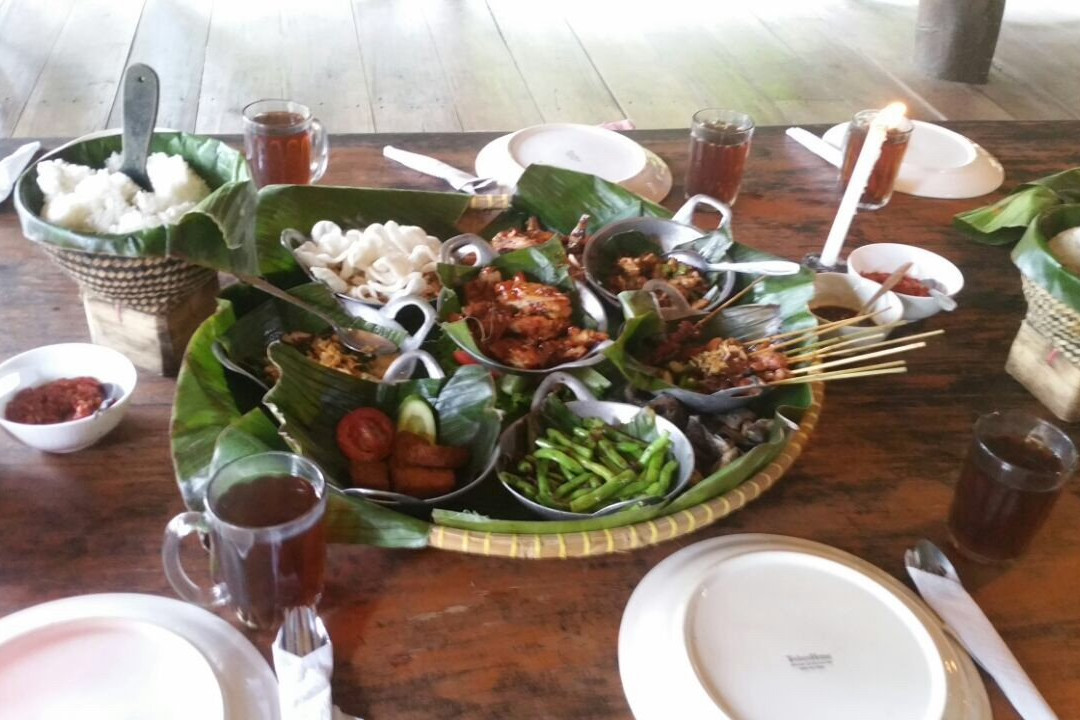 Cihideung餐馆和美食-Sapulidi Cafe & Resort