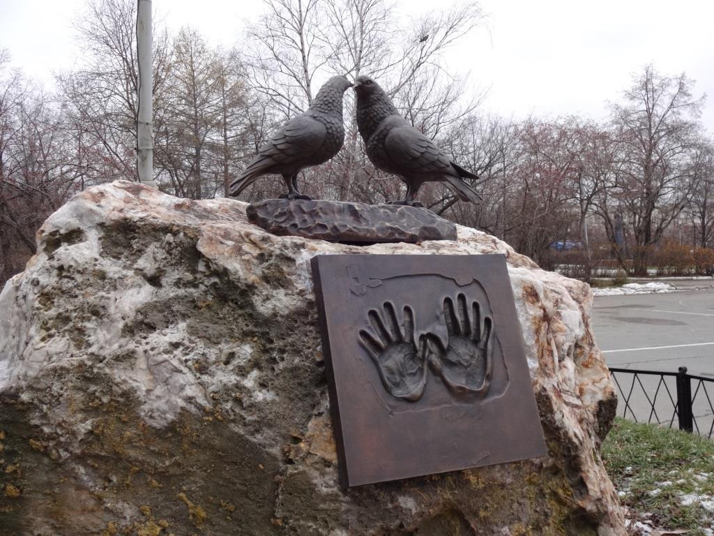 The Sculptural Composition Love, Peace and Harmony景点图片