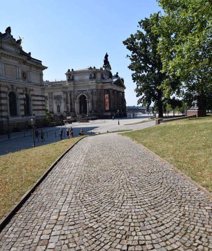 Kurländer Palais-德累斯顿必去景点