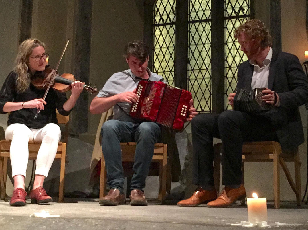 Tunes in the Church景点图片