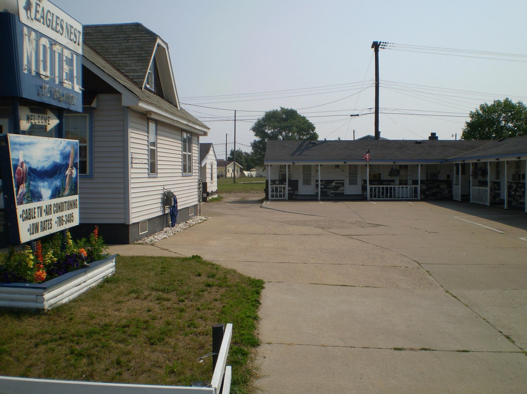 Eagles Nest Motel