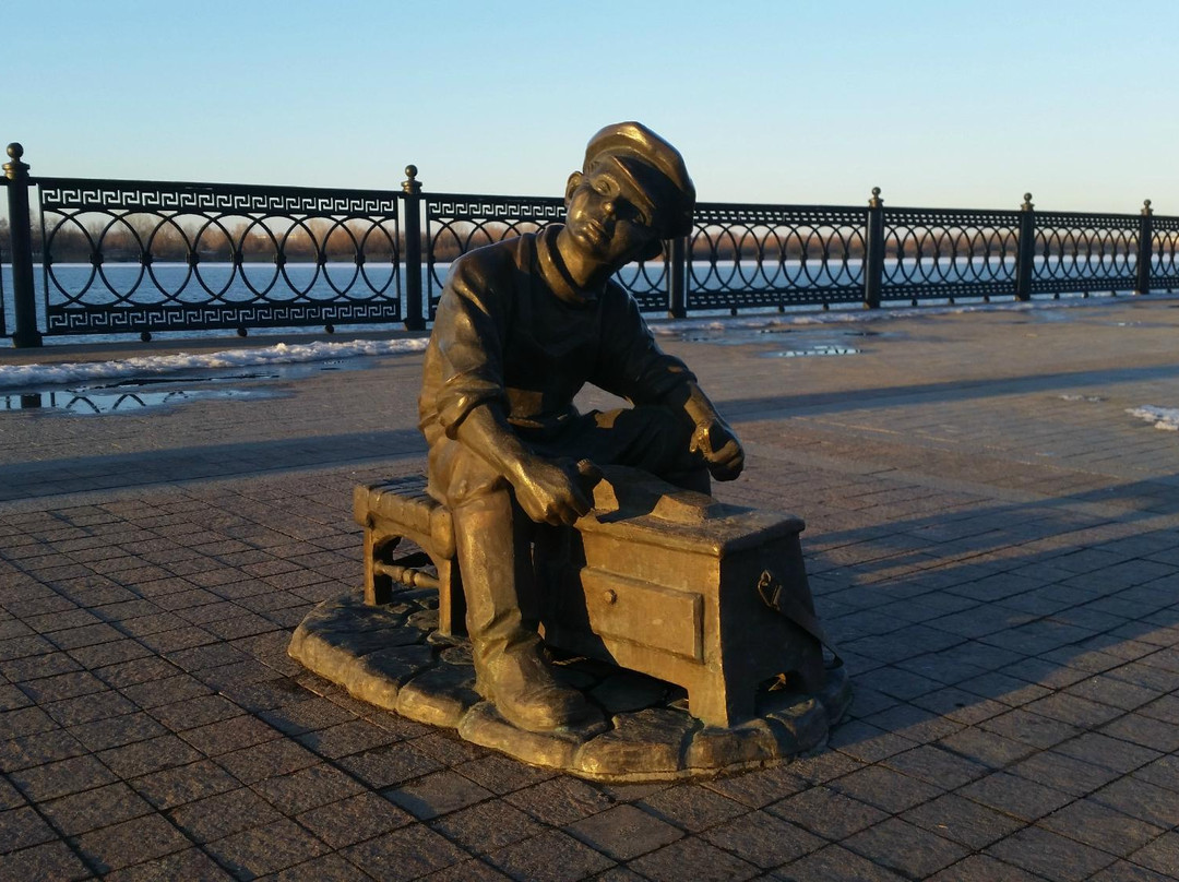 Sculpture Shoeshine