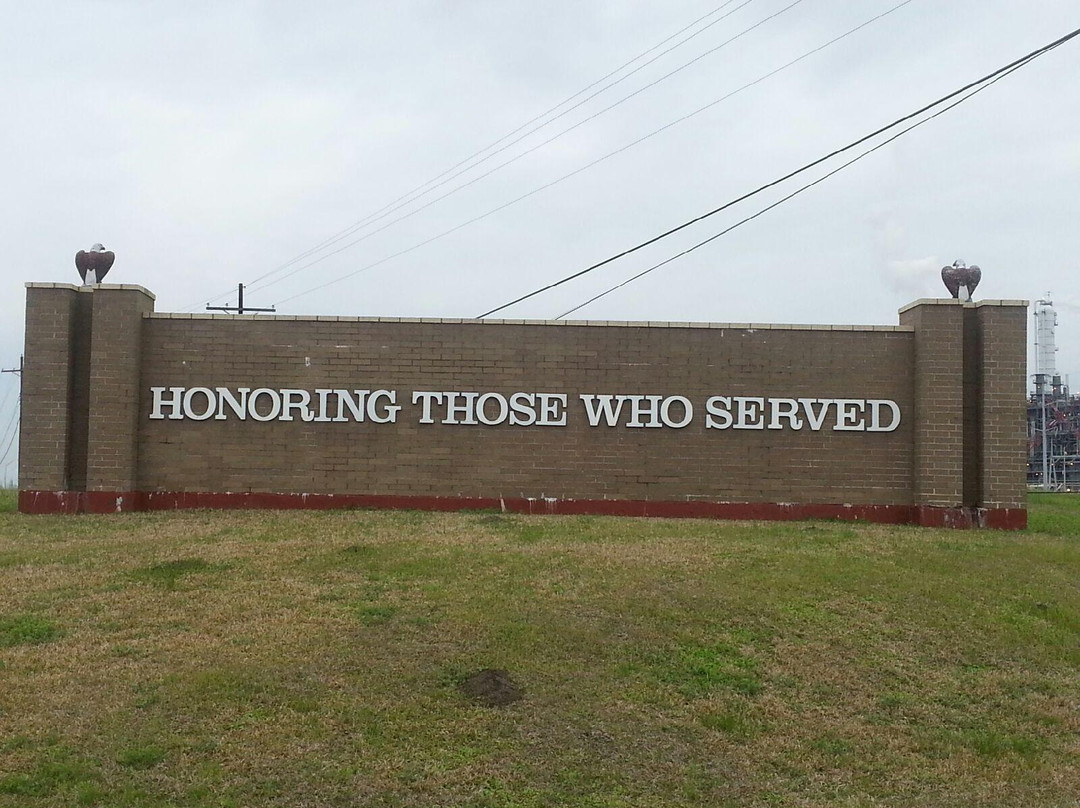 The Veterans Memorial Park & Bridge-Port Arthur必去景点