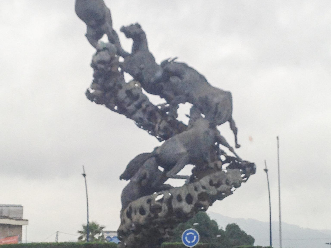 Monumento a los Caballos-比戈必去景点