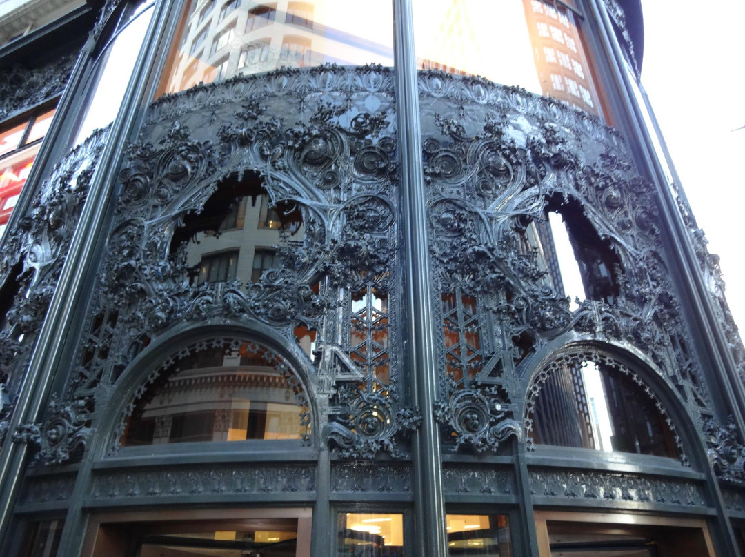 Sullivan Center-芝加哥必去景点