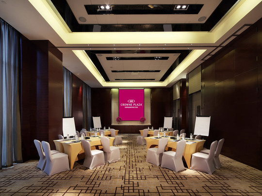 成都新希望高新皇冠假日酒店主图